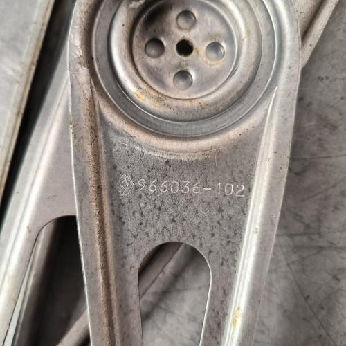 115073695-51bfc099-c518-43ba-a9cb-375425b74cd2-Piece-Leve-vitre-electrique-avant-droit-807205115R-RENAULT-SCENIC-3-PHASE-3-3b239974ba4051298fd559265e77e79261627d67e9202008c176b46aaf8b8aee_m.jpg