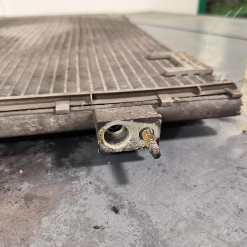 115711374-baeaed24-2083-4be4-8220-8aa73bef5d5c-Piece-Condenseur-de-clim-00006455GK-CITROEN-C4-1-PHASE-1-2382d1506c3b21a94a92b7491a4c9c9b36c178c68d935549298b2d813471f64a_m.jpg