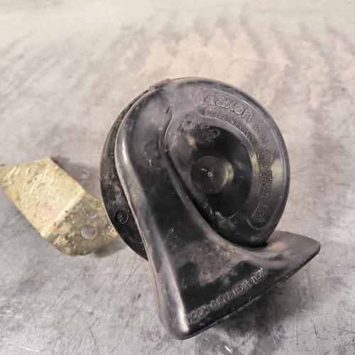 115717120-4c1cb068-549e-4241-8e7a-b973908190a6-Klaxon-256105773R-RENAULT-TRAFIC-2-PHASE-1-1047d9692a1145c84cf1a086b7e0795b829ac7956a374eb8c8c48a1c12c97e0b_m.jpg