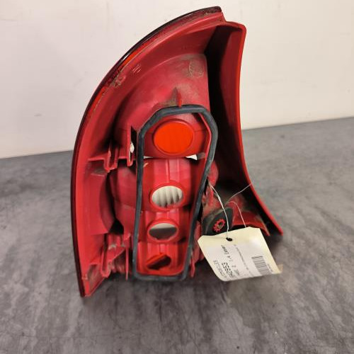 115842953-1b38821f-0afb-43bf-8ab1-d06908e776e2-Piece-Feu-arriere-principal-droit-feux-8200917487-RENAULT-CLIO-2-PHASE-2-1c5f4b8f13a9ba1469d42f95f1f0e736f49c5c5586ee0ea5c29f5eab9e11d317_m.jpg