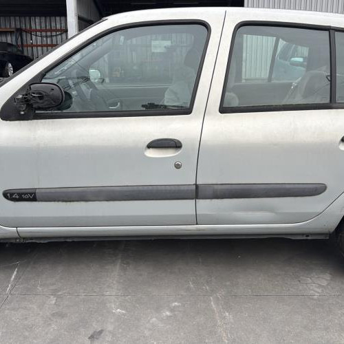 Vehicule-RENAULT-CLIO%25202%2520PHASE%25202-2001-58f6c241df420efb72436e284e6a459d8194bad7a3e41f94c0ec45745ace06fa_m.jpg