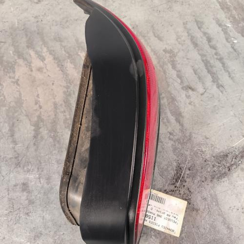 115850127-658d174d-cc50-4244-be1f-a1e1923c93a9-Piece-Feu-arriere-principal-droit-feux-635195-PEUGEOT-306-PHASE-1-40e84eb62e63b077049e088a1d2ce0bb03065a38c78ec86c57ad92df6199674f_m.jpg