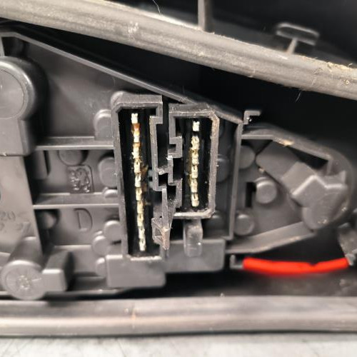 115850127-4c422009-4a83-4688-b2d9-9e042c7f23e4-Piece-Feu-arriere-principal-droit-feux-635195-PEUGEOT-306-PHASE-1-44da8bd80e759590ecd54fc3d53dad147401a1be78c8f558323761d5fde27006_m.jpg