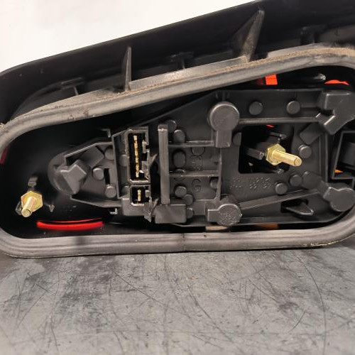 115850128-bb2b4267-af21-4c94-9eef-80d0eab1fbac-Piece-Feu-arriere-principal-gauche-feux-635194-PEUGEOT-306-PHASE-1-8abb90875833125b4f23790d111ad8a1a254a6ac17112cf83a7a6aa78591404b_m.jpg