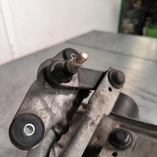 115851346-aae4b931-e6b6-405c-bac2-b5b2bca5430f-Piece-Moteur-essuie-glace-avant-640589-PEUGEOT-306-PHASE-1-29f888833d21dcbfca8cf9e0fcd352326d25295d98ff80c87b29bf92462dc583_m.jpg
