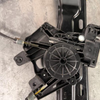 115852410-19863462-fb39-4bad-a5ca-797405966855-Piece-Leve-vitre-electrique-avant-gauche-LR165906-LAND-ROVER-RANGE-ROVER-1-EVOQUE-PHASE-1-a37461c8c00474212f96da8d6931d67657656da9fa5cf88f1410abea37fd67d3_m.jpg