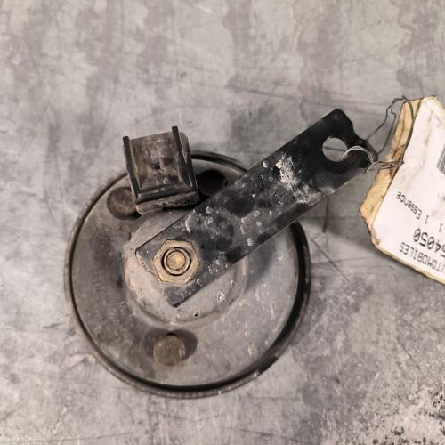 115854050-c67d0636-30e8-4bfb-a414-088066f6bf74-Klaxon-13311548-OPEL-CORSA-C-PHASE-1-8d2b8edd37ec75fe3b905cb548ef1dc496133cc9f681c065edeb2db322613804_m.jpg