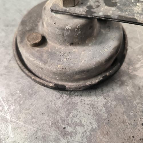 115854050-c3f442e1-8953-4a19-bd49-20cedbb6f456-Klaxon-13311548-OPEL-CORSA-C-PHASE-1-1852c14f454b37bf3fcd79fa87aec3b35c3ec4527fb5016849d08f1f00e93048_m.jpg