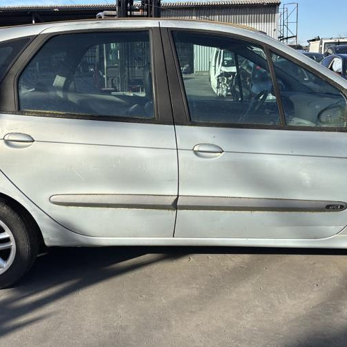 Vehicule-RENAULT-SCENIC-2002-bad270b019a2ca8c6486dc5276107dc0038402f887bfb7f2f17f18b983695b93_m.jpg