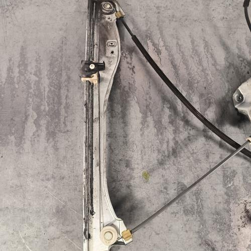 116567488-b5be4d11-f63e-4cf6-8e78-0b9bf3d31c13-Piece-Leve-vitre-electrique-avant-gauche-8200291145-RENAULT-CLIO-3-PHASE-1-84a808a8bf0af07e4692eb5c9aa0380d7633a87f826703ae45771422e8625a6f_m.jpg