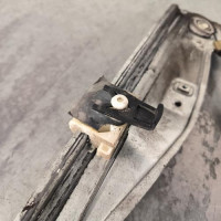 116567488-6430ca36-8a08-45dd-bcc8-0e010f4ddede-Piece-Leve-vitre-electrique-avant-gauche-8200291145-RENAULT-CLIO-3-PHASE-1-30aaaa438eca150d64014b9a3f8bc99aabbdb8665d35a34b1827d7ca44a7cae7_m.jpg
