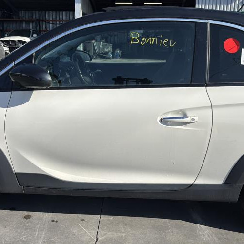 Vehicule-OPEL-ADAM-2015-b0cba6dea74eab93638e2275c99b7d1ea4c57a589435307c78f82537ad2260e0_m.jpg