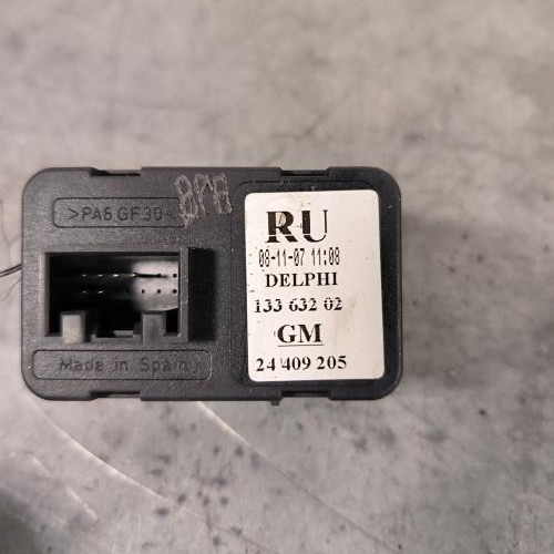117036869-2084d1ce-5e15-4b54-9a1f-522f37807461-Piece-Interrupteur-de-leve-vitre-avant-gauche-24411031-OPEL-MERIVA-A-PHASE-2-db91376f9ed13da4acef6e8a83701dc9e3986b281e07d3005b4eb19b0f418612_m.jpg