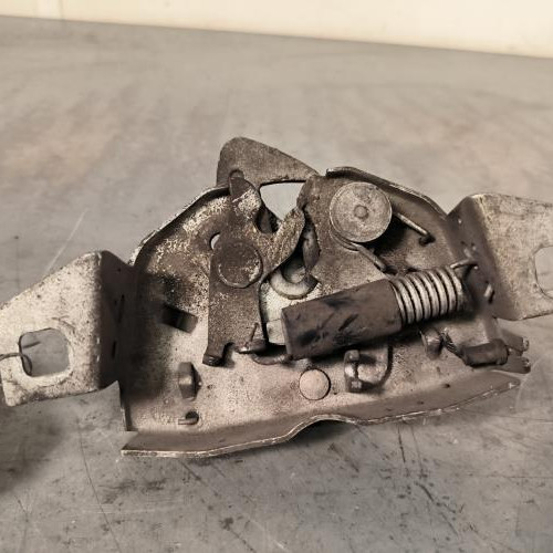 117408371-b60f9952-e0c9-41a7-95ee-e6dff997188d-Piece-Fermeture-de-capot-51784816-FIAT-PUNTO-2-PHASE-1-6ae5d6507dc32b1e7a6827863af3540a4e37a914a6cf038d8dfe9685671143d3_m.jpg
