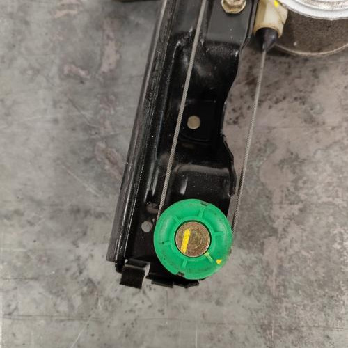 117409858-fb12a8a1-58f3-421c-9012-068b574998db-Piece-Leve-vitre-electrique-avant-gauche-51764550-FIAT-PUNTO-2-PHASE-1-deaacd3a7409faf498f2dc63ff28703aa7966bb30dac6527aef7c48b91dcbd93_m.jpg