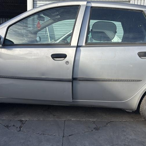 Vehicule-FIAT-PUNTO%25202%2520PHASE%25201-2000-61825ffe004baede4c03298dbd5139fe885ffeb209c10510a7ada9a2e7e967fb_m.jpg