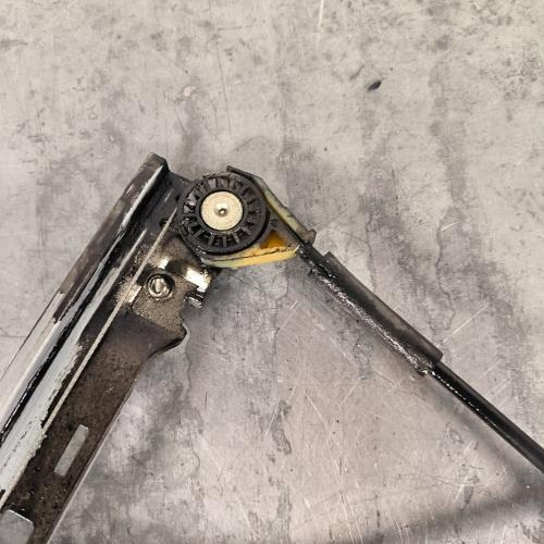 117782713-2ca4797f-e657-4ae0-982c-deed48ed755d-Piece-Leve-vitre-electrique-avant-gauche-9221F9-PEUGEOT-206-PHASE-2-5f04a2b243a44944aa6a42805df990c9a85998449fc3b89258edef97743c887f_m.jpg