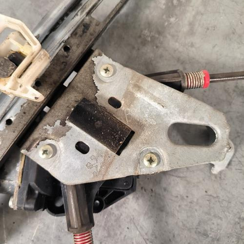 117782713-93e99d84-b0fe-41f7-8446-67894efe1c31-Piece-Leve-vitre-electrique-avant-gauche-9221F9-PEUGEOT-206-PHASE-2-0d2456427bbd1c9c0fd71a8f093130e06aa9bcd25e413231ea3158e11bcda8d0_m.jpg