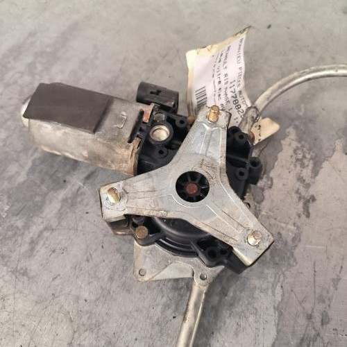 117788293-97f3e605-1f4e-48fe-876d-1f0cf97a25ff-Piece-Leve-vitre-electrique-avant-droit-7700785632-RENAULT-R19-PHASE-1-9874851988c893c1b6446b03115e510b4a8c46346f113e87e33587b76e573db7_m.jpg