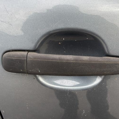 Poignee porte avant droit