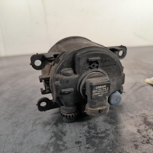 117843024-c9135cf1-9baa-4f8d-9cf4-73023f6f0768-Piece-Anti-brouillard-droit-feux-8200074008-RENAULT-SCENIC-2-PHASE-1-937dbdc996e418648fdfe880b5c8688c388a70e886e83f870b76a9015daa913f_m.jpg