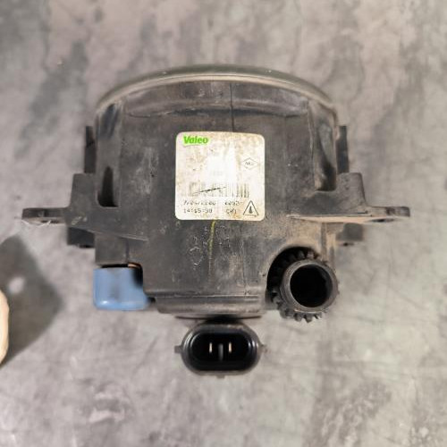 117843024-a5376314-2350-41cb-8f9e-a0c404935b78-Piece-Anti-brouillard-droit-feux-8200074008-RENAULT-SCENIC-2-PHASE-1-6c80c356de9d782930ce785dfb05528f4b7c21c155e86cecc40d2401c20f7ac4_m.jpg