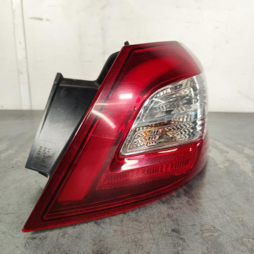 Feu arriere principal droit (feux)