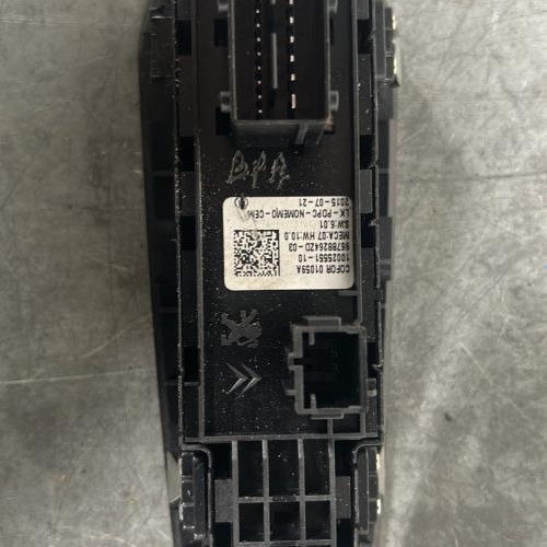 117859167-a6c5f48f-0f56-4bfb-b6ed-c6b121987d22-Piece-Interrupteur-de-leve-vitre-avant-gauche-98421760ZD-PEUGEOT-308-2-PHASE-1-9ff96a5c28fa30e17958b3247e462aeb43a85d3644f4a64a9d4bcd8548d0a814_m.jpg