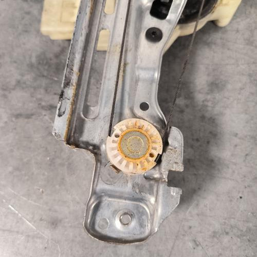 117859168-b3741a18-71e9-4819-8c89-b417da2cf2e0-Piece-Leve-vitre-electrique-arriere-droit-9826080380-PEUGEOT-308-2-PHASE-1-f250bc445d883ae16dded5876d60c762afc67d9585d4f23eff6f3522209c5b17_m.jpg