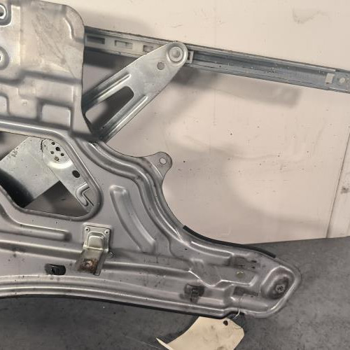 117864488-88a57e84-4a85-422f-a26f-b7be0d73d85b-Piece-Leve-vitre-electrique-avant-droit-8240626000-HYUNDAI-SANTA-FE-1-6a344c3ebfee43ce42cbd7f69afc78f2158743aee0e4a7525e00e80d8db2a6f2_m.jpg