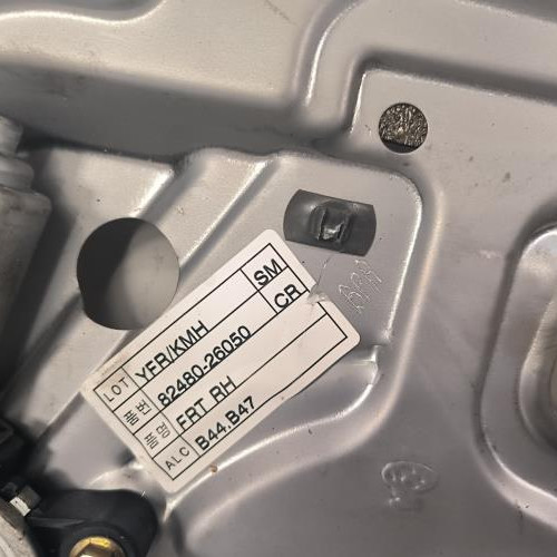 117864488-0f4e4104-cf45-4e23-9ca7-74757975af8c-Piece-Leve-vitre-electrique-avant-droit-8240626000-HYUNDAI-SANTA-FE-1-bd08aae704a8f839b2bebf41c95fd696cd9de74e0edf57d54c71d0f674e7a279_m.jpg