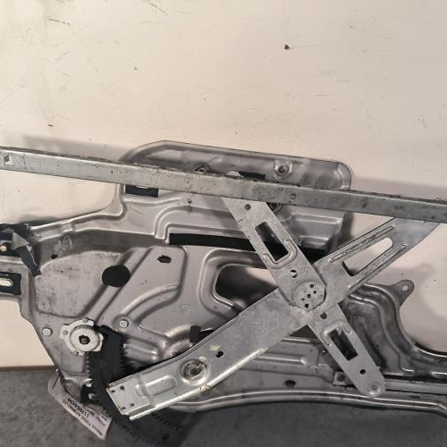 117864490-a3212b89-6ec1-4429-b991-76a175297802-Piece-Leve-vitre-electrique-avant-gauche-8240526000-HYUNDAI-SANTA-FE-1-be14c458b72d8ad3e325aec39d4d6b26c42dd565a3c93bac0b77dc53540a09c4_m.jpg