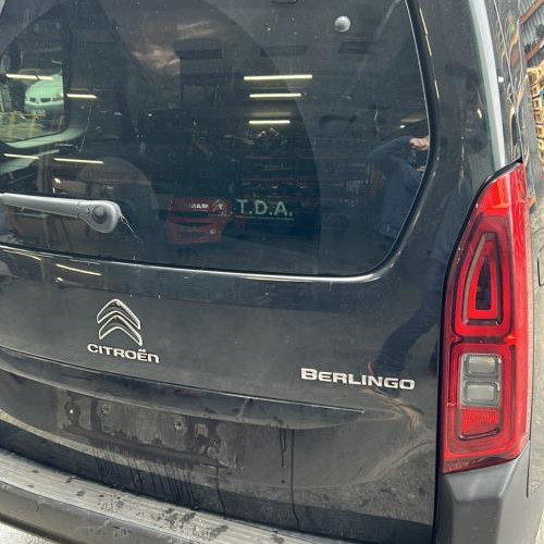 117933058-d3f9e365-a240-4300-8eab-f942e299a3e6-Hayon-arriere-9859549380-CITROEN-BERLINGO-3-M-PHASE-1-6e88a79c56e807418c57baba27d27d9b2f67988d194846a644dca1f8f8c4e432_m.jpg
