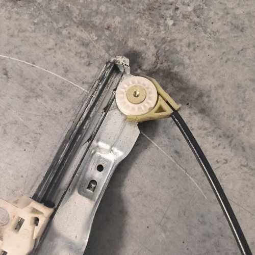 118023014-615b8d17-05ae-47eb-8ad9-a17bec55bc88-Piece-Leve-vitre-electrique-avant-gauche-00009221CV-CITROEN-C4-PICASSO-1-ae5e3b6e75f775f22430c6cc3bf829d53334c6aec6e78c07bb5bf82b5ad8a610_m.jpg