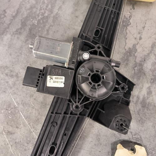 118225592-0017ec4e-0d17-4e08-823c-3fc7d5f4a3bc-Piece-Leve-vitre-electrique-arriere-gauche-9830335580-CITROEN-BERLINGO-3-M-PHASE-1-951a0d577a58c461a0af2dcd2d7b4cd19e54d85e74fc8a7e1600f0e69062a7d4_m.jpg