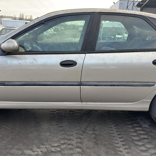 Vehicule-RENAULT-LAGUNA%25201%2520PHASE%25202-2000-b6ba2af3f898beee13a6e6af30bdf0d28ceb812df56e21a7350d6b25d1243d6d_m.jpg