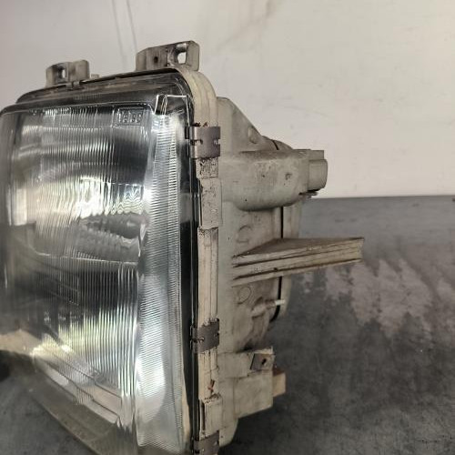 118453189-5de7df68-a3ca-4b04-af7e-01b379f3e976-Piece-Optique-avant-principal-gauche-feuxphare-VOLKSWAGEN-LT-2-753ccc7a1f275d65a4f9c553fcded543677927f4f75b57a12cffc3b0fe08bf62_m.jpg