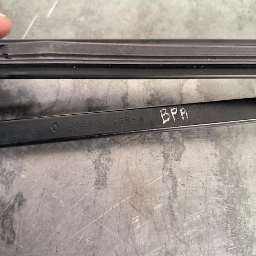 118780499-5edb667d-ac42-4489-afee-bccd6ed5a509-Piece-Bras-essuie-glace-avant-gauche-288810103R-RENAULT-TRAFIC-3-COURT-PHASE-2-470b8073780e0f644a29ebb7db504d26d824f272d67b82de805226734319f15b_m.jpg