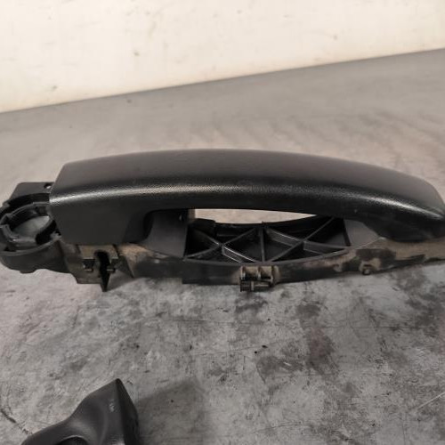118780558-8e07463e-5ae9-4fa3-96ba-dbb9175be668-Piece-Poignee-porte-avant-gauche-806079436R-RENAULT-TRAFIC-3-COURT-PHASE-2-3728ee07a86c11be77bafc92f487ebb226d73cf73c1968804ab98dc2b8ad1a24_m.jpg