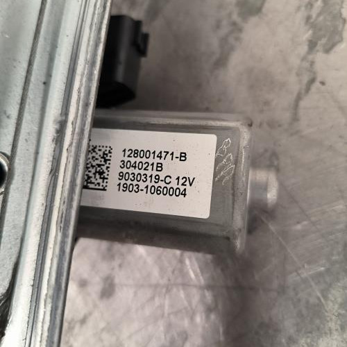 118782401-e78d4bc6-7cee-4898-bf8b-d911a96b7816-Piece-Leve-vitre-electrique-avant-droit-807207538R-RENAULT-TRAFIC-3-COURT-PHASE-2-15505fb9b5120603f4804d30b37c5f3eb0b77e317e7249e4614d986619f824cb_m.jpg