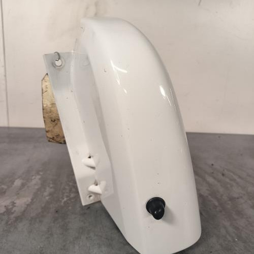 Enjoliveur de feu arriere droit