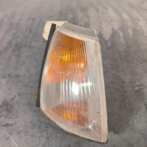 Repetiteur clignotant avant droit  (Feux)