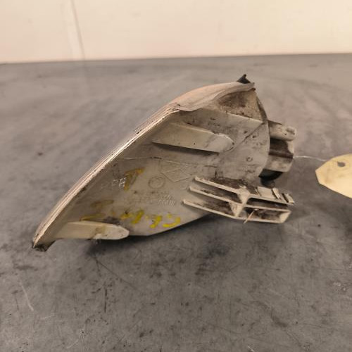 118918991-eb121594-df17-4390-8911-dfdf518c6b08-Piece-Repetiteur-clignotant-avant-droit-Feux-7701047516-RENAULT-CLIO-1-PHASE-1-51eaf1cbd19de16fb956ea5c242f1f121ec613a2b49c9e23c33f8c701c1c808a_m.jpg