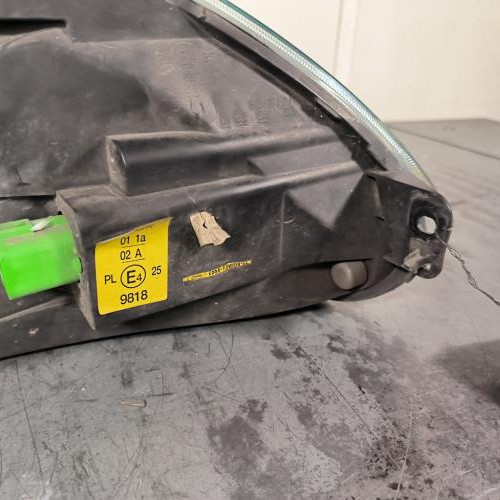 119075083-fb26a7a8-36d6-4186-89a4-2e5f70cf104c-Piece-Optique-avant-principal-gauche-feuxphare-1320349-FORD-FIESTA-5-PHASE-1-368532b493f7f21d0e5d6fc92cf8c75d327942aa08eb3e857cdf159594e808bb_m.jpg