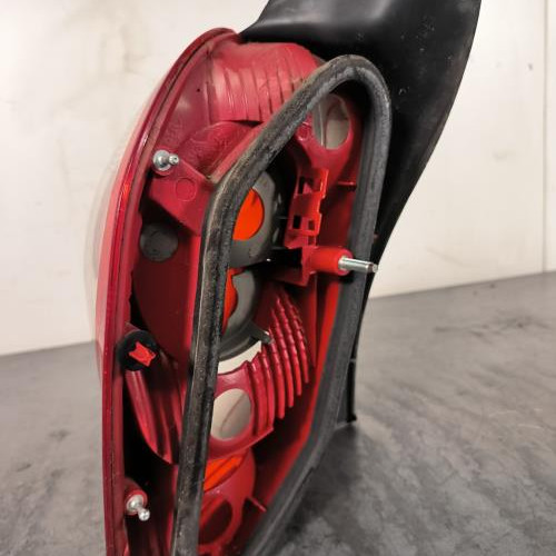 119126841-162bb669-d08a-4782-ab8f-70a443f7a9b8-Piece-Feu-arriere-principal-droit-feux-8200655990-RENAULT-MODUS-PHASE-1-7998180d2f10ad648970c1918f98901cbdbf6f26a7919e715e01c66fc2a5c343_m.jpg