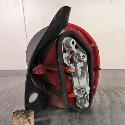 119126842-58d4e396-52b2-43a3-9203-0185d6ec87d1-Piece-Feu-arriere-principal-gauche-feux-8200655992-RENAULT-MODUS-PHASE-1-a5e9b65efb2e9dc4d1697f1210b088a84773a1b3898bc3a9db7ebf8692ae0702_m.jpg