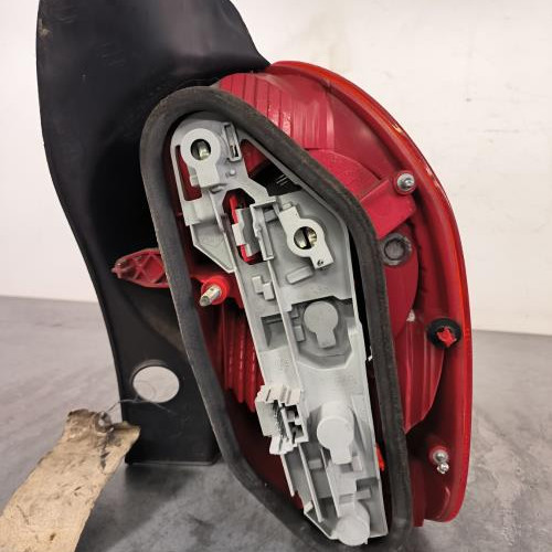 119126842-4009a94d-7723-4ce3-bba4-525662a9aa98-Piece-Feu-arriere-principal-gauche-feux-8200655992-RENAULT-MODUS-PHASE-1-14ff6b87236ef278a66372fabb4384f476e7d9df015609f22ba45a02983404bc_m.jpg