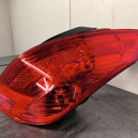 119145316-035a778c-84e8-49a0-8211-cc9680a155be-Piece-Feu-arriere-principal-droit-feux-6351CV-PEUGEOT-308-1-PHASE-2-2ceaf771f8df730a8b08011c82a26760365a78852e799807db48994b3f109374_m.jpg