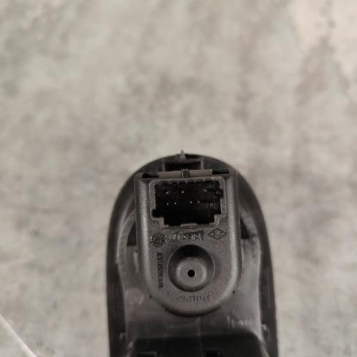 119211815-c4897741-0fbc-401b-bcbc-357baf0d9f01-Piece-Interrupteur-de-leve-vitre-avant-gauche-25561-00Q0F-NISSAN-NV400-8b6a5013d8983654e899ae0ca37f2650e0ef15c78bd2a916d307d5a9d2081255_m.jpg