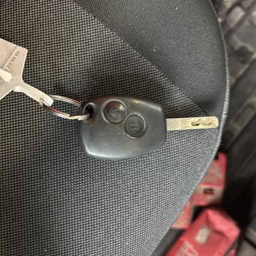 Vehicule-NISSAN-NV400-2018-c3babfd7abbd33192d571bf8b8da080ec7beb18374d325507ecc3a3a6496ec2c_m.jpg